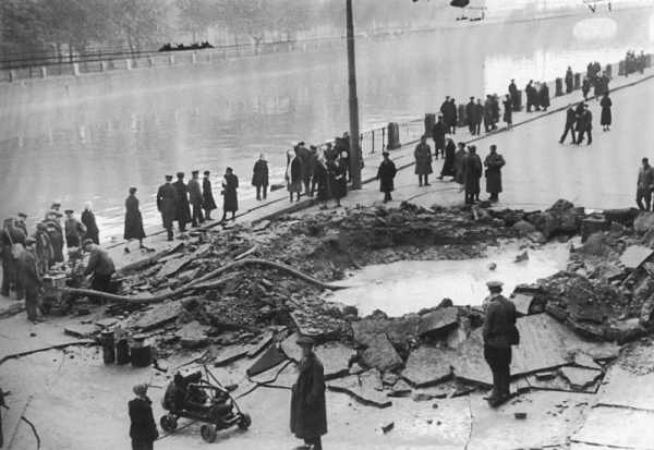 Блокада Ленинграда - фото последствий разорвавшегося снаряда