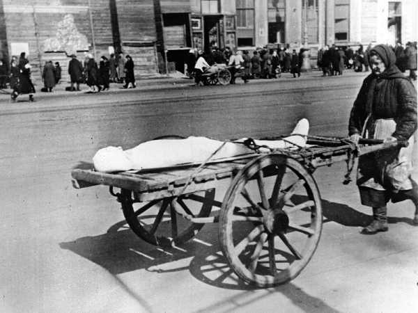 Блокада Ленинграда фото мертвых людей