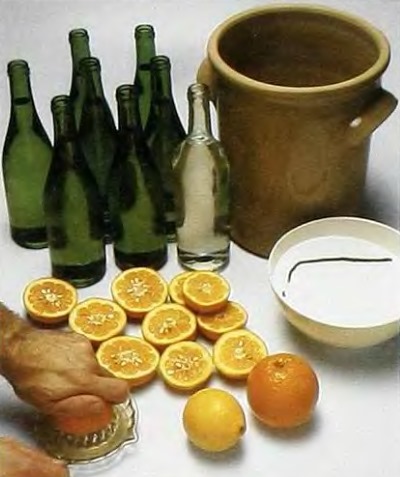 Выжимаем сначала сок из апельсинов