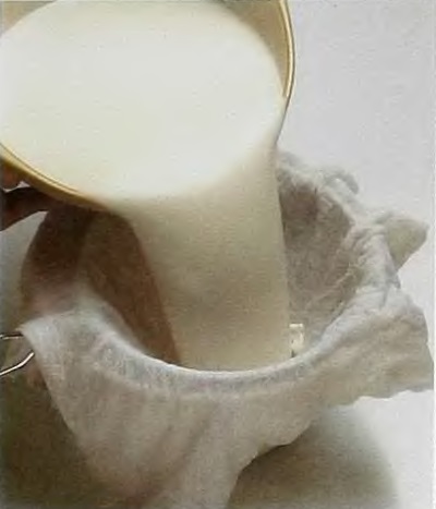 Экстракт миндаля в домашних условиях - Процеживания молока