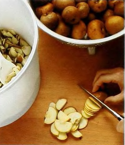 Яблочный сидр, рецепт - Добавление дрожжей