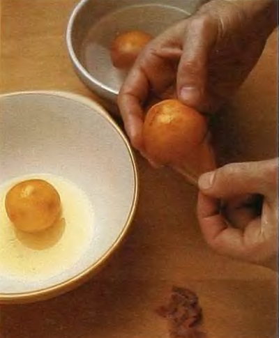 Пунш из персиков и клубники - Снятие кожицы