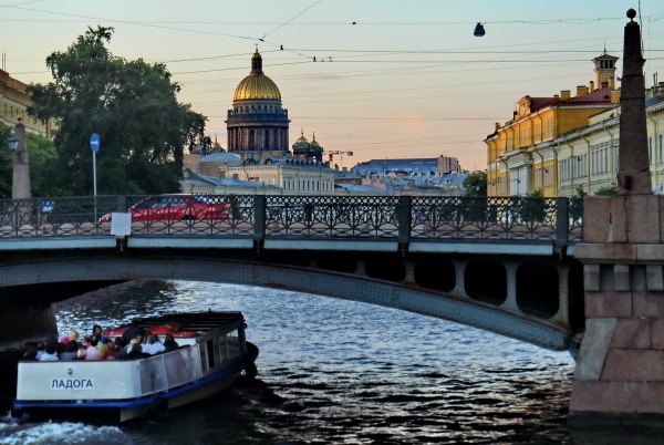 Мост поцелуев в Санкт-Петербурге
