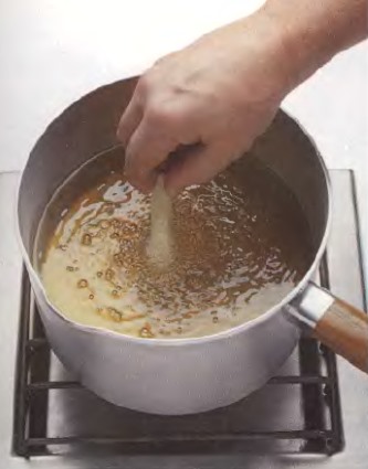 Картофельная соломка - разогреть масло