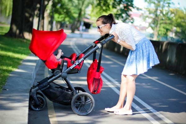 Прогулки на свежем воздухе – залог крепкого здоровья малыша