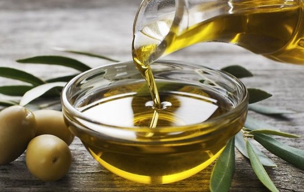 Как ухаживать за лицом с помощью оливкового масла