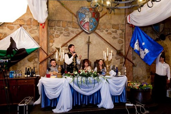 Оформление стола свадьбы в средневековом стиле