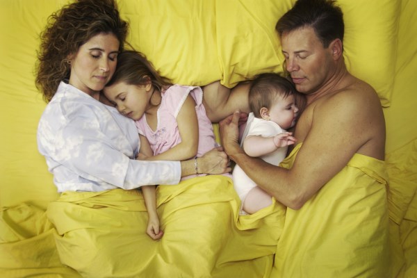 Ошибки, которые родители делают в связи с детским сном