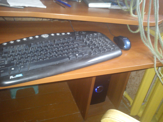 какого размера должна быть выдвижная полка компьютерного стола для клавиатуры